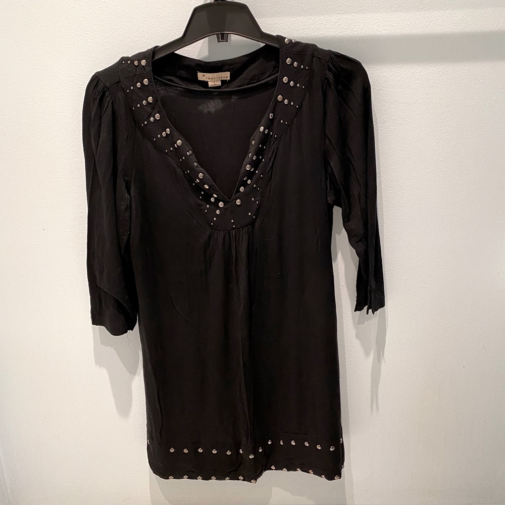 Twenty One •Short sleeve black long shirt w studs